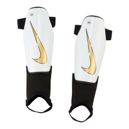 Ochraniacze piłkarskie Nike Charge Jr DX4610-101