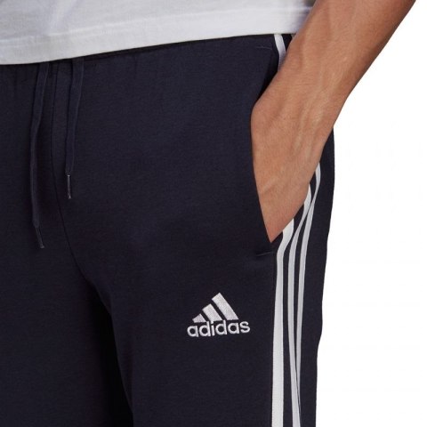 Spodnie adidas Essentials Fleece Tapered Cuff 3-Band M GK8823