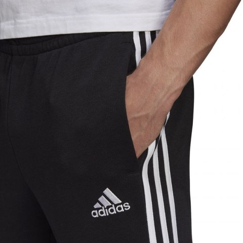 Spodnie adidas Essentials Tapered Cuff 3 Stripes M GK8831